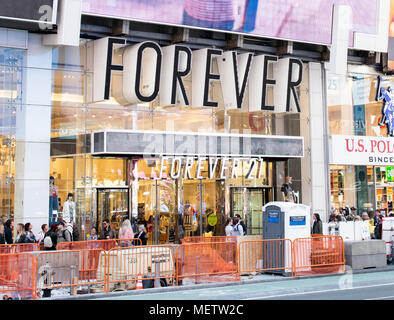 Forever 21 Storefront In Times Square Nyc Stock Photo - Download Image Now  - Forever 21, 2015, Adult - iStock