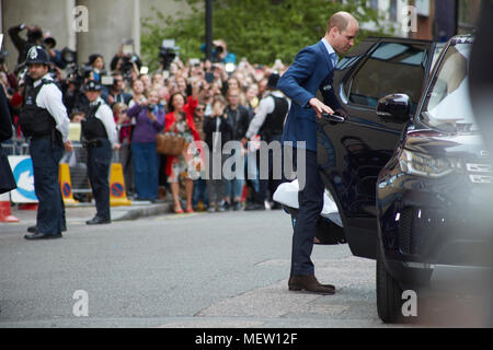 London, UK. 23rd Apr, 2018. The Duke & Duchess Of Cambridge depart The Lindo Wing with their new son. LONDON, ENGLAND - APRIL 23 Credit: Miro Arva/Alamy Live News Stock Photo