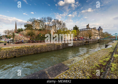 The Ostrich pub and garden on Bathurst Basin. Bristol Project, Stock Photo