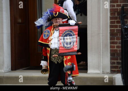 A town crier outside the Lindo Wing at St Mary's Hospital in Paddington, London, after the news that the Duchess of Cambridge has given birth to a son. Stock Photo