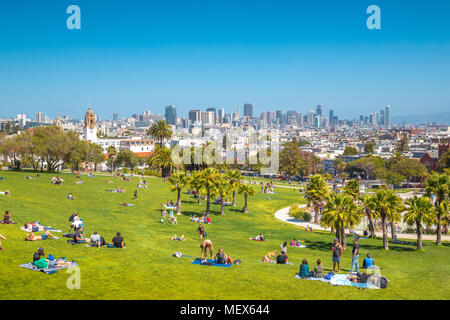 People enjoying the sunny weather on a beautiful day with clear blue skies with the skyline of San Francisco in the background, California, USA Stock Photo