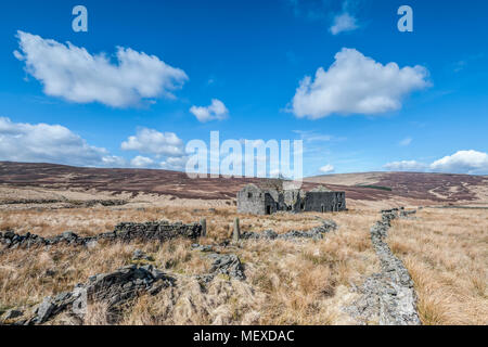 A derelict abandoned and Edwardian farmhouse on the moorland of Calderdale in West Yorkshire Stock Photo