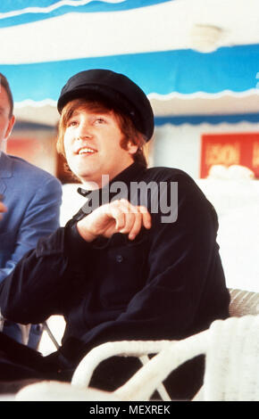 John Lennon, britischer Musiker und Sänger der Beatles, ca. 1966. British musician and Beatles singer John Lennon, ca. 1966. Stock Photo