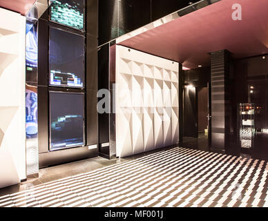 The installation by the Canadian-Mexican artist Rafael Lozano-Hemmer in the entrance area to the rooms gives the name and style of Blow Up Hall 5050, Posen Stock Photo