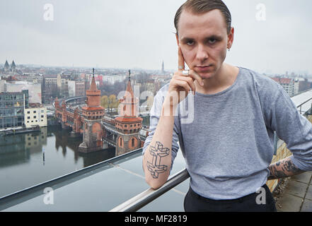 FILED - 07 March 2018, Germany, Berlin: German singer Drangsal (real name: Max Gruber) stands on the rooftop of Universal. His song 'Turmbau zu Babel' is making its way into the Top100 charts. Photo: Annette Riedl/dpa Stock Photo