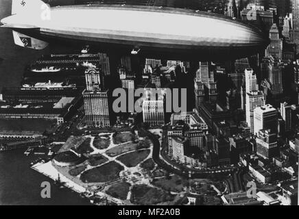 The Zeppelin LZ 129 'Hindenburg' over New York (undated). The rear fuselage part of the airship LZ 129 'Hindenburg' was bombed on 6 May 1937 when landing on the airship harbor of Lakehurst near New York from an explosion. A total of 36 passengers and crew members were killed in the disaster. The 100-ton Zeppelin of the world, the largest in its day, burned out completely. The end of the Zeppelin Macaw began. | usage worldwide Stock Photo