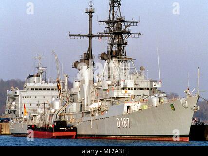 withdrawal of a weapon Stock Photo - Alamy