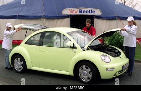 In front of a circus tent, the 'Kafer follower' New Beetle 'will be presented in Wolfsburg on 2.11.1998. Almost a year after the world premiere of the Beetle in the USA, Volkswagen is now launching the successor to the legendary Kafer in Europe, too. VW officially presents the much sought-after model at its headquarters in Wolfsburg with a five-day Beetle show for around 800 journalists. According to company information, the Beetle is due to be on hand from November 27th and will cost DM 34950 in Germany in its basic version. | usage worldwide Stock Photo