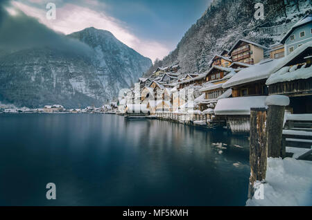 Austria, Salzkammergut, Hallstatt with Lake Hallstatt in winter Stock Photo