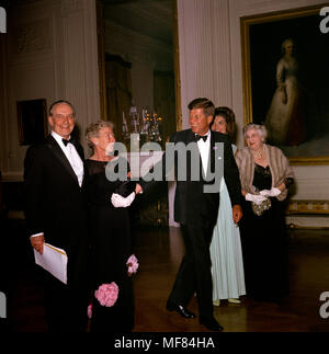 KN-C21297                              29 April 1962  Dinner in honor of Nobel Prize Winners, 8:00PM.  Please credit 'Robert Knudsen. White House Photographs. John F. Kennedy Presidential Library and Museum, Boston' Stock Photo