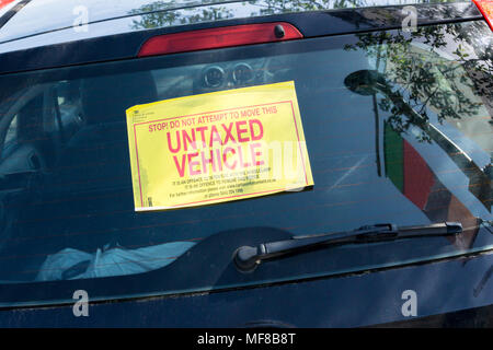 Stop! Do Not Attempt To Move This Untaxed Vehicle. Sign on rear window of an untaxed car. Stock Photo