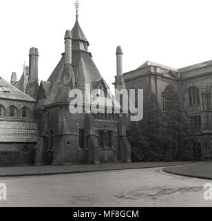 1950s, historical picture, Exterior of the 'Abbot's Kitchen', the chemistry laboratory, Oxford University, Oxford, England, UK. This early laboratory - one of the first ever purpose-built anywhere in the world - was based on the Abbot's Kitchen at Glastonbury Abbey, a mediaeval 14th Century octagonal building and was opened in 1860. Stock Photo