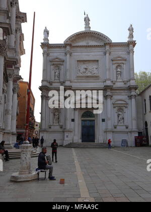 Street musician in front of the Leonardo da Vinci Museum, Venice, Italy Stock Photo