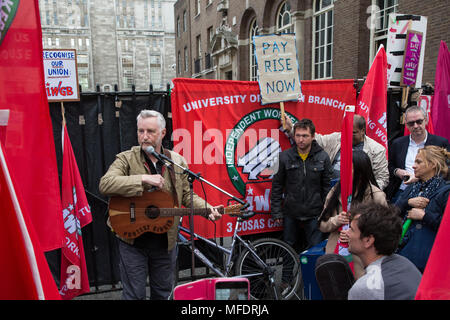 London, UK. 25th April, 2018. Singer songwriter Billy Bragg performs outside University of London Senate House in solidarity with workers belonging to the Independent Workers Union of Great Britain (IWGB) employed by outsourcing companies contracted to the university currently striking to demand equal terms and conditions with those directly employed by the university. Cleaners, porters, security officers, receptionists, gardeners, post room staff and audiovisual staff have joined the strike after a near unanimous vote for industrial action. Credit: Mark Kerrison/Alamy Live News Stock Photo