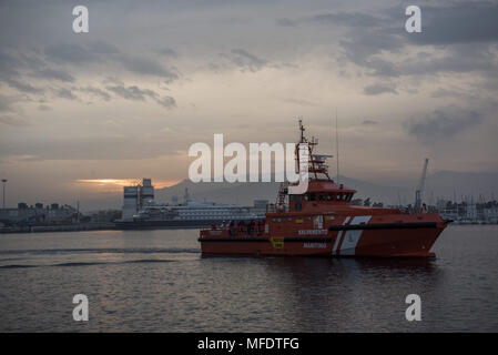 Motril, GRANADA, Spain. 25th Apr, 2018. Polimnia rescue boat arrives to the Motril port. 37 people were rescued from a rubber boat in Mediterranean Sea and brought to Motril port. Credit: Carlos Gil/SOPA Images/ZUMA Wire/Alamy Live News Stock Photo