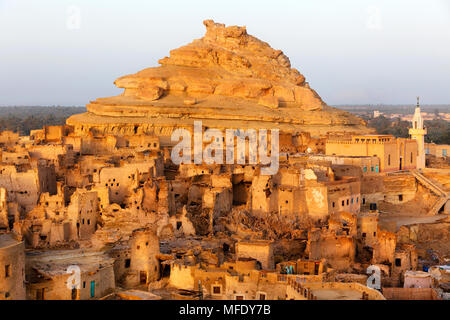 View of the ruins of the Shali fortress in the Siwah oasis in the Sahara desert in Egypt Stock Photo