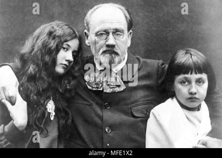 EMILA ZOLA (1840-1902) French novelist with his two children by his mistress Jeanne Fozerot: Denise at left and Jacques Stock Photo
