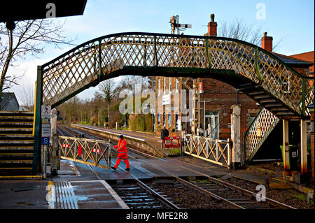 Manually operated crossing gates at Brundall Railway Station, on the Wherry lines near Norwich. Norfolk, UK Stock Photo