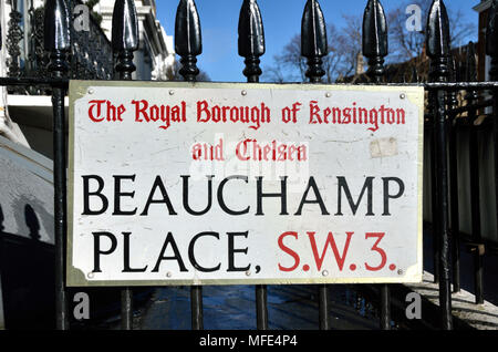 Beauchamp Place street sign SW3 Stock Photo - Alamy