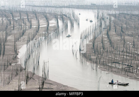 Chinese boats at a riverbend in Xiapu Stock Photo