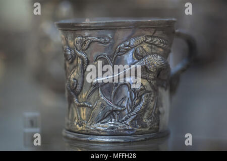 Two herons depicted in the Roman silver drinking glass found in the Casa del Menandro (House of Menander) in Pompeii on display in the National Archaeological Museum (Museo Archeologico Nazionale di Napoli) in Naples, Campania, Italy. Stock Photo