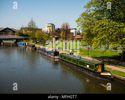River Kennet, Narrow Boats, Victoria Park, Newbury, Berkshire, England, UK, GB. Stock Photo