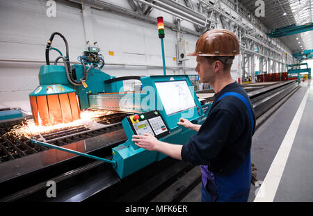 26 April 2018, Hamburg, Germany: Oliver Niehoff, machine operator, working on a plasma cutting machine in the modernized and refurbished shipbuilding hall 2 at the Blohm   Voss shipyard. Just over one and a half years after the acquisition of Blohm   Voss by the Bremer Lürssen Group, the traditional Hamburg shipyard is on a new course. Photo: Christian Charisius/dpa Stock Photo