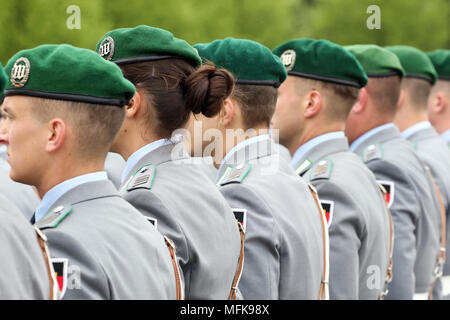 FILED - 23 April 2018, Germany, Berlin: A female soldier of the Wachbataillon (lit. guard battalion) of the German Bundeswehr stands between her male colleagues and watches as the German defence minister receives her Austrian counterpart with military honours. Photo: Wolfgang Kumm/dpa Stock Photo