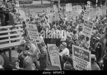 Civil rights march on Washington, DC, USA.  Civil rights leaders, including Martin Luther King, Jr, surrounded by crowds carrying signs.  28 August 1968. Photographer:  Warren K  Leffler. Stock Photo