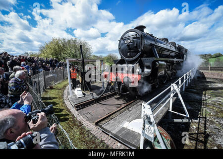 People photograph steam Locomotive 45212 ROY 'CORKY' BROWN Stanier Black Five, Class 5MT 4-6-0, as it's turned around on a huge turntable at Yeovil Junction, where it pulled in during its leg of the Great Britain XI steam train tour. Stock Photo