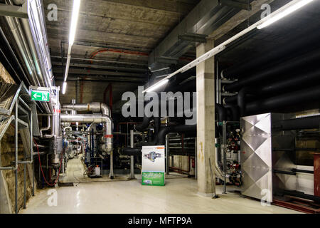 Wien, Vienna: Müllverbrennungsanlage (Waste incineration plant) Spittelau, Fernkälte (District cooling) room, Absorberkältemaschine (Absorption refrig Stock Photo
