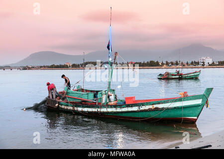 Fishing boats on the Preaek Tuek Chhu river in Kampot town Stock Photo