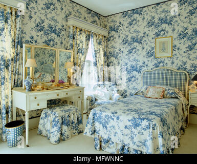 Blue+white Toile-de-Jouy wallpaper with matching curtains and bedlinen ...