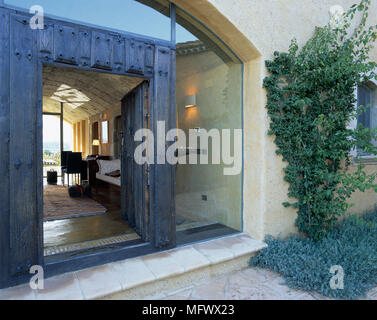 View of an entrance leading to a hall Stock Photo