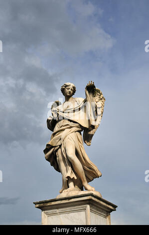 Angel with Sudarium on the Bridge (Ponte) Sant'Angelo, by the sculptor Cosimo Fancelli. Rome, Italy Stock Photo