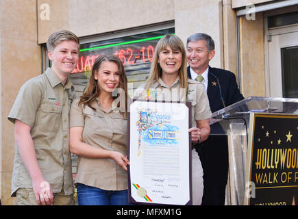 Bindi Irwin, Terri Irwin and Robert Irwin attend Steve Irwin's ...