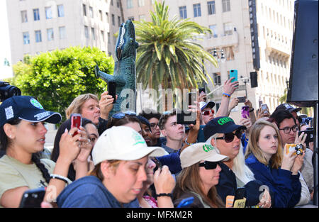 Bindi Irwin, Terri Irwin and Robert Irwin attend Steve Irwin's ...