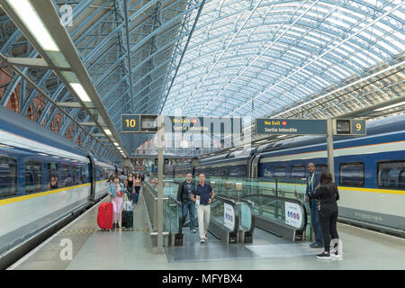 Eurostar Platform, St Pancras, London Stock Photo - Alamy