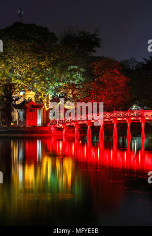 Red bridge reflecting on water, Ngoc Son Temple (Temple of the Jade Mountain), Hoan Kiem Lake, Old Quarter, Hanoi, Vietnam Stock Photo