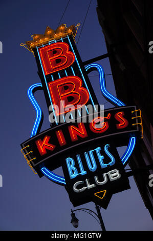 Neon nightlife on Beale St, Memphis Stock Photo