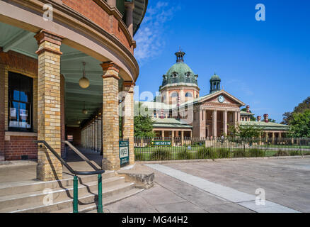 Bathurst District Historical Society Museum and the Bathurst Court House, a Victorian free classical architecture, Bathurst, Central Tablelands, New S Stock Photo