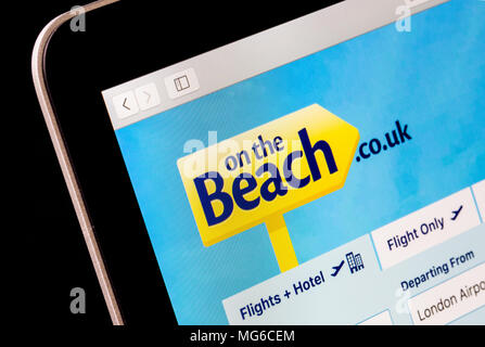 on the beach travel website on a laptop computer Stock Photo