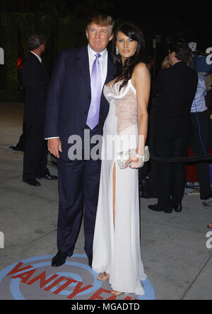 Donald Trump and  girlfriend arriving at the Vanity fair Oscars Party at the Morton Restaurant in Los Angeles. February 29, 2004.          -             fashion, full length, verticale Stock Photo