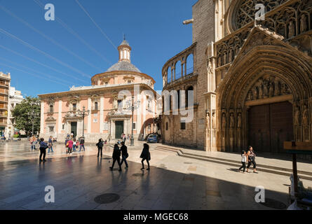 Landmark buildings Basilica de los Desamparados (left) and Valencia Cathedral in Plaza de la Virgen, North Cuitat Vella district, Valencia, Spain Stock Photo