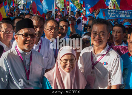 President People S Justice Party Pkr Wan Azizah And Other Candidates From Pakatan Harapan Seen At The Nomination Day Held At Mpaj Hall Malaysia Has Held A Nomination Day For The 14th General