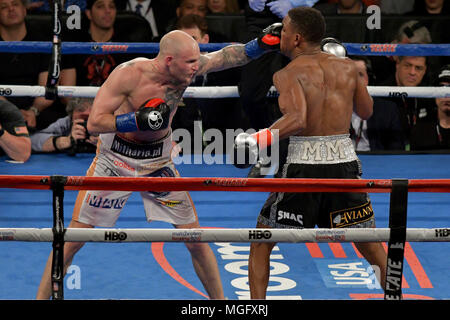 Brooklyn, New York, USA. 29th Apr, 2018. DANIEL JACOBS (black and silver trunks) and MACIEJ SULECKI battle in a middleweight bout at the Barclays Center in Brooklyn, New York. Credit: Joel Plummer/ZUMA Wire/Alamy Live News Stock Photo