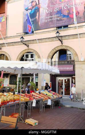 The fruit and veg market in the city of Le-Puy-en-Velay, France Stock Photo