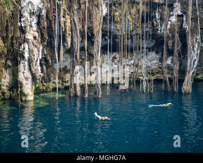 Yokdzonot, Chichen Itza, Mexico, South America: [Yokdzonot cenote, natural pit sinkhole, swimming and relaxing tourist attraction in Mexico Stock Photo