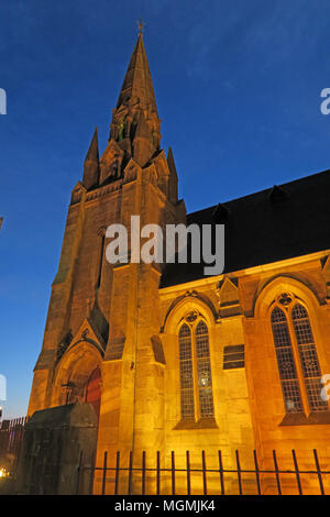 West Parish Church of Scotland, 30 Burnbank Road, West Hamilton, ML3 9AA at night Stock Photo