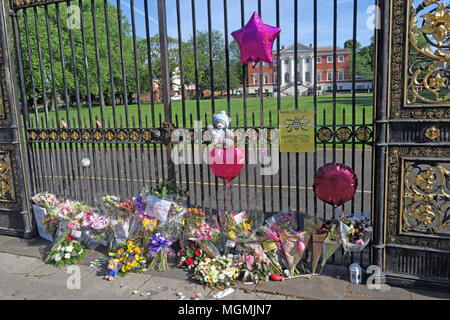 Golden Gates Sankey St Warrington after Manchester Bombing 2017 Stock Photo